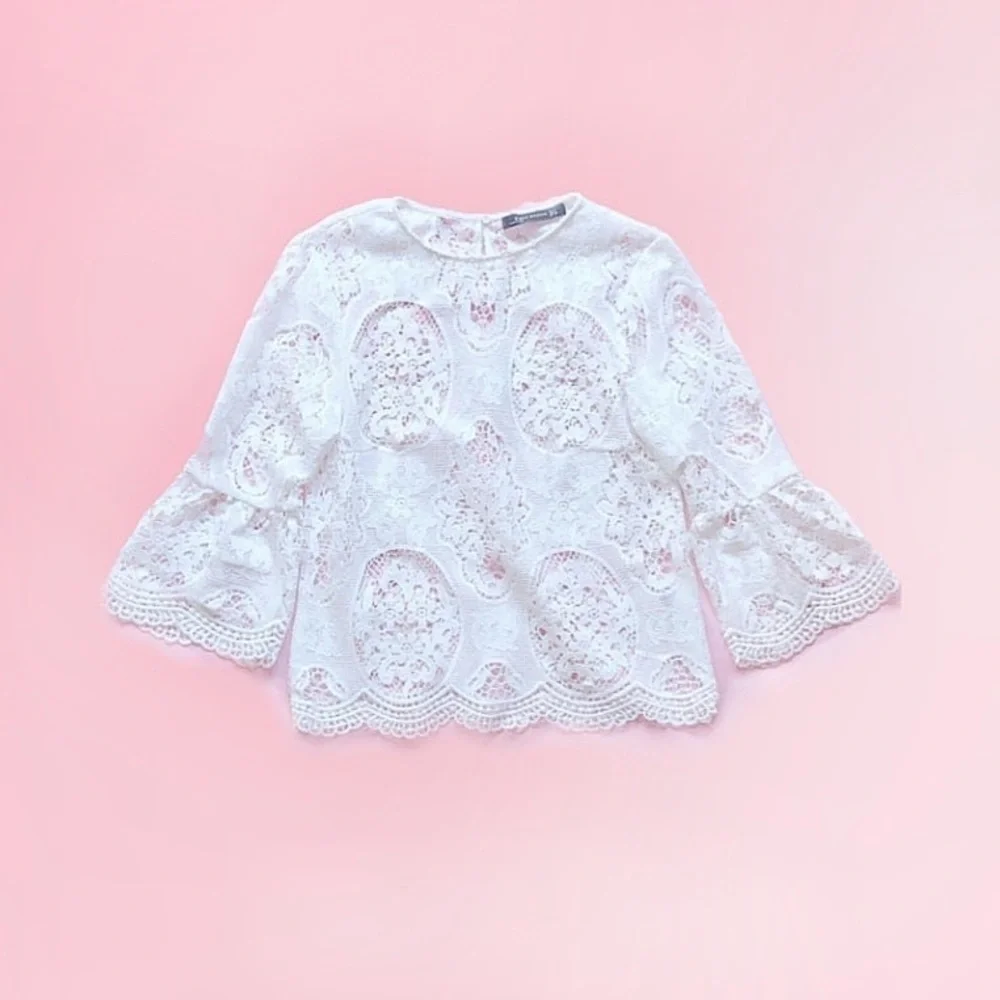 zara ⋆ lace bell sleeve top